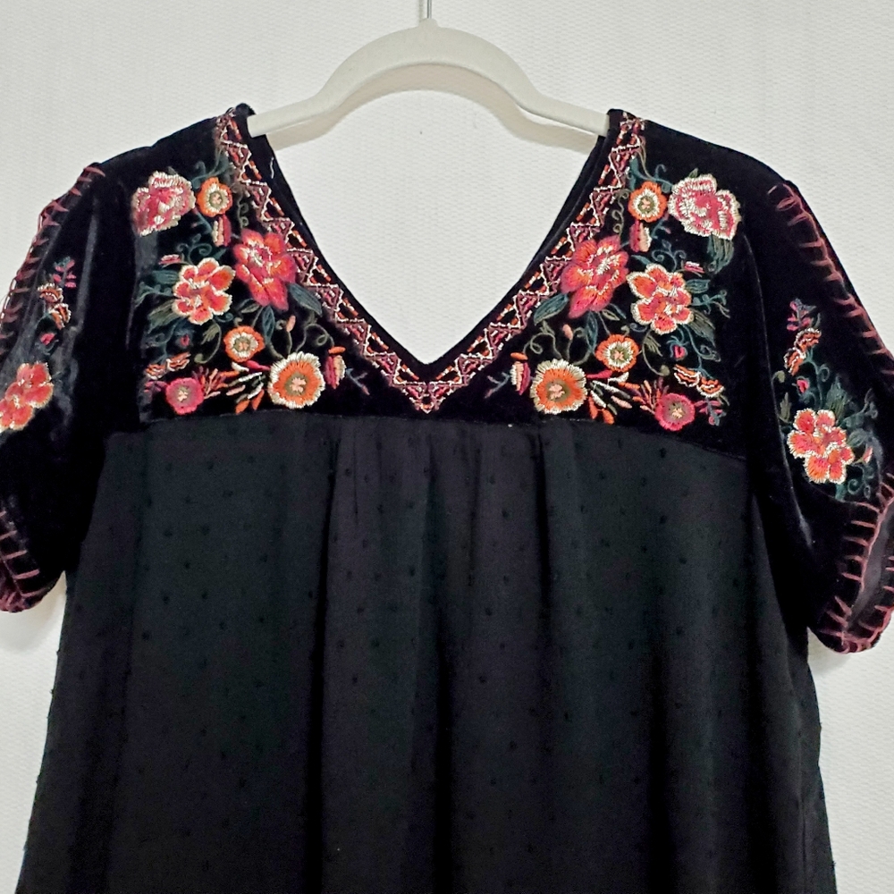 THML Anthropologie Embroidered Boho Peasant Top Black Medium - Picture 3 of 9